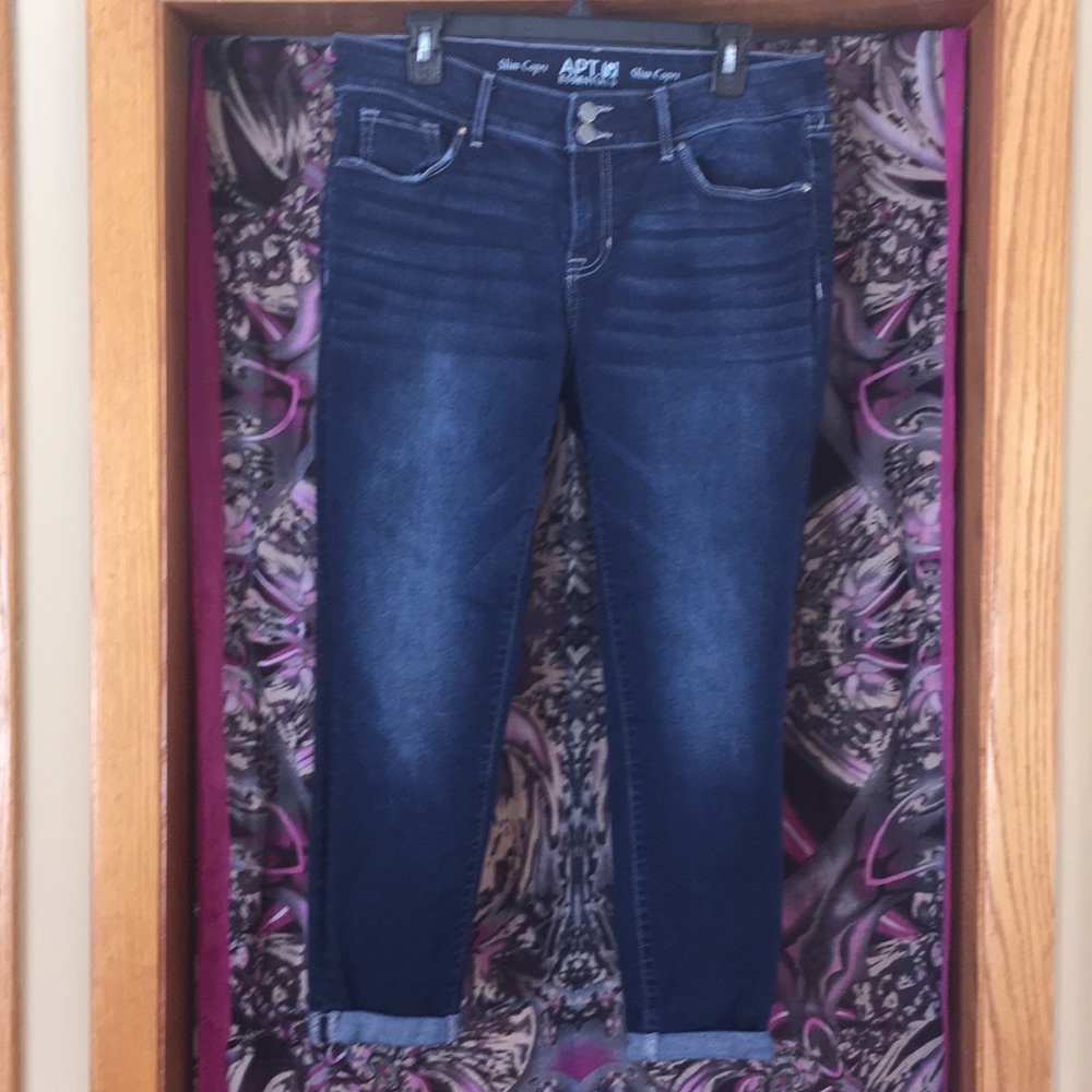 APT. 9 Essentials slim Capri Jeans.